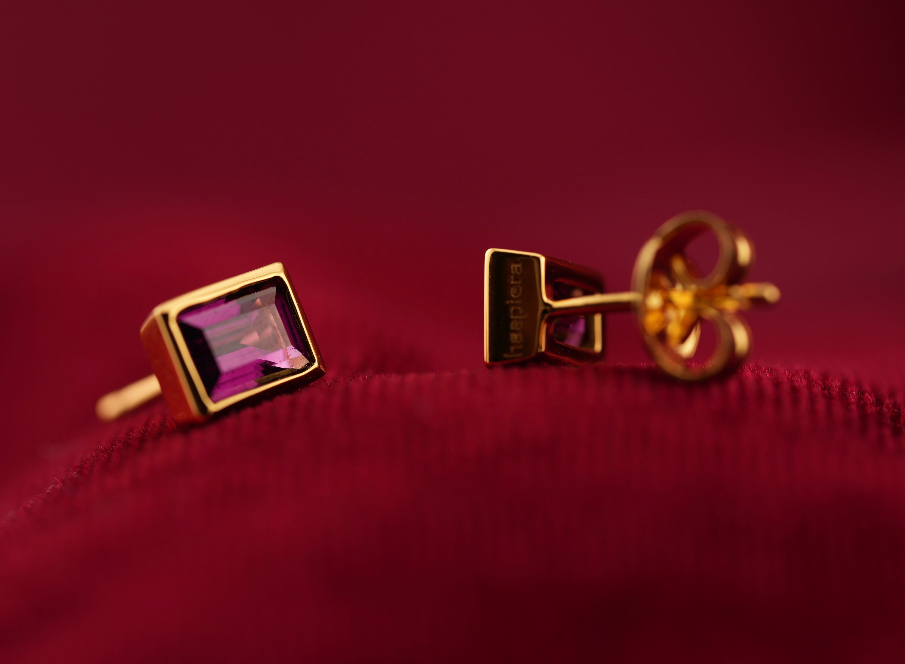 Haspiera Vera Studs Rhodolite