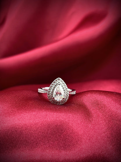 The Pear Halo ring