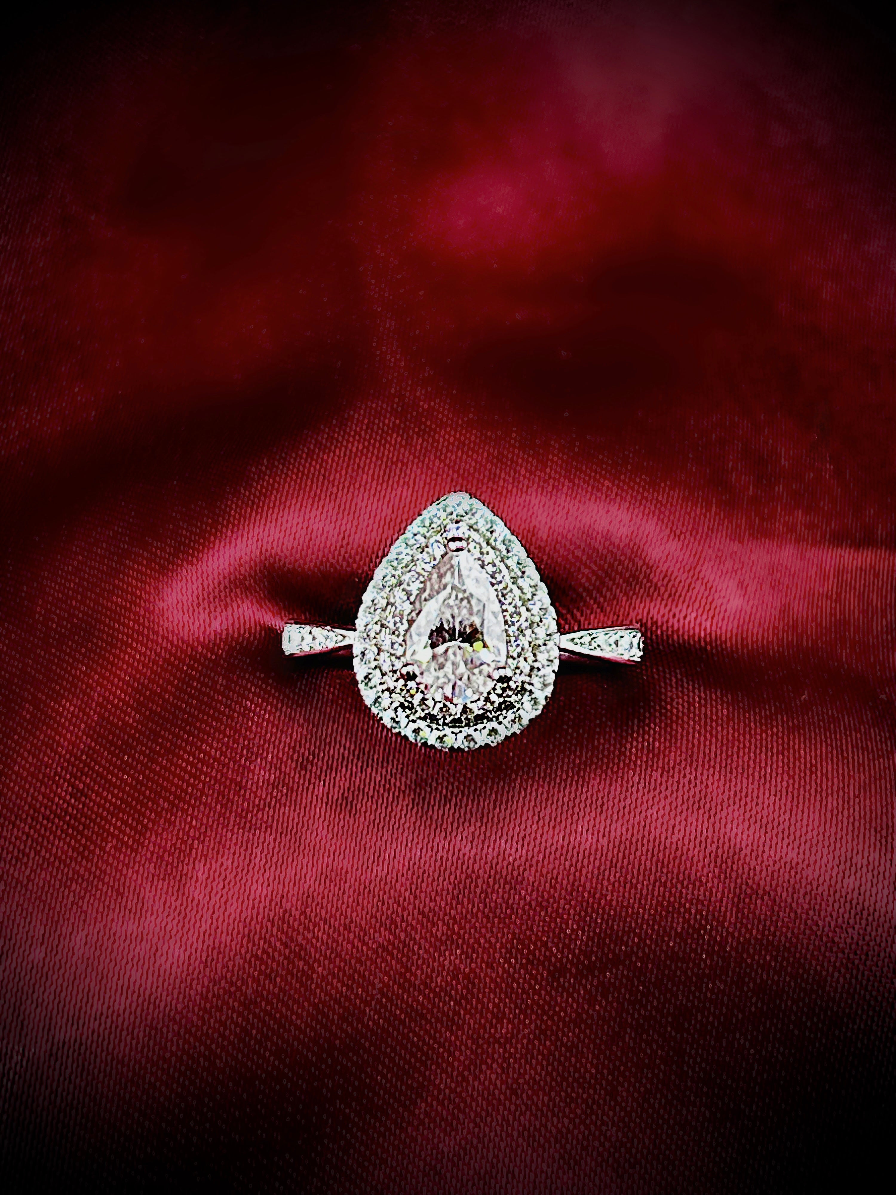 The Pear Halo ring