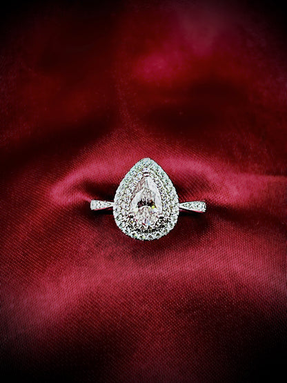 The Pear Halo ring