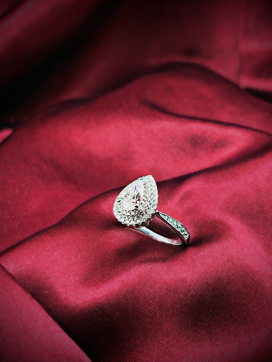 The Pear Halo ring