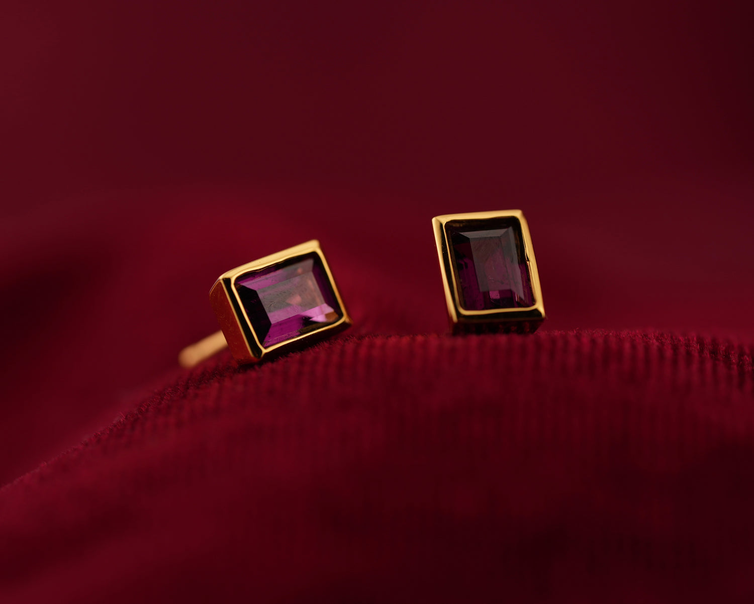 Haspiera Vera Studs Rhodolite