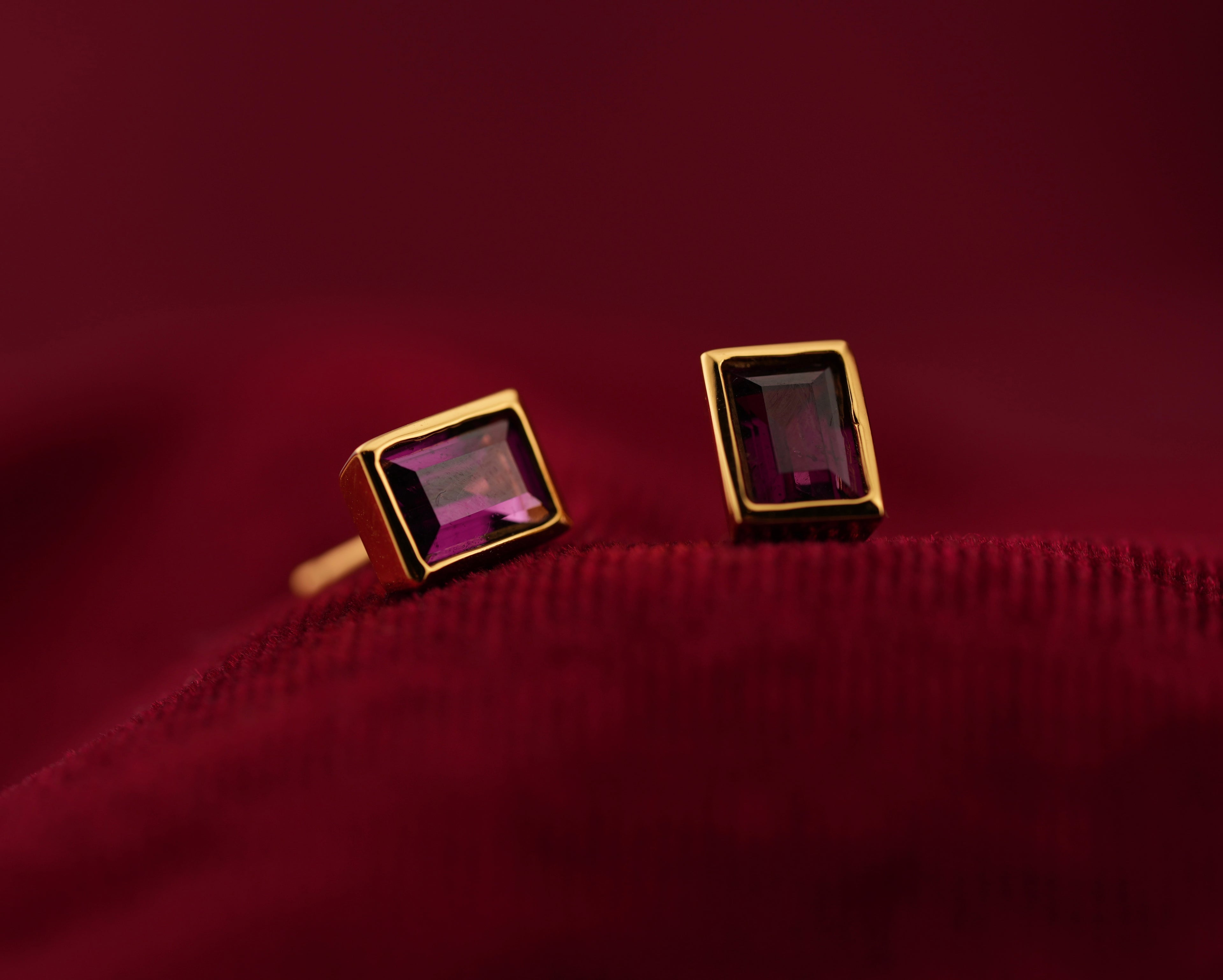Haspiera Vera Studs Rhodolite