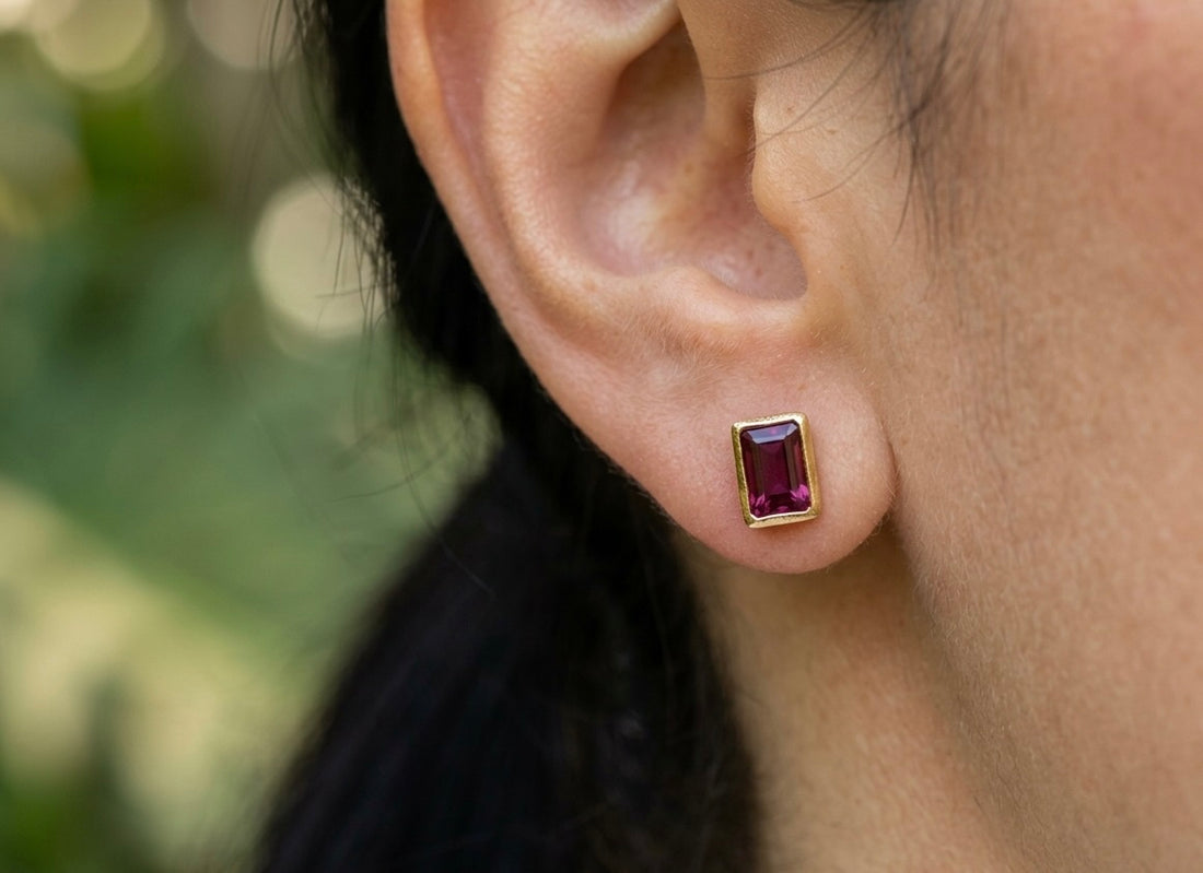 Haspiera Vera Studs Rhodolite